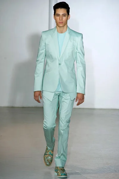 Look 18
